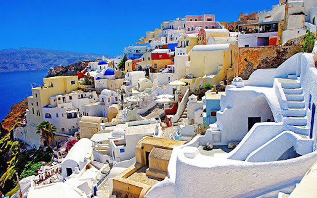 Du lịch châu u: Khám phá Santorini hòn đảo đầy kỳ diệu